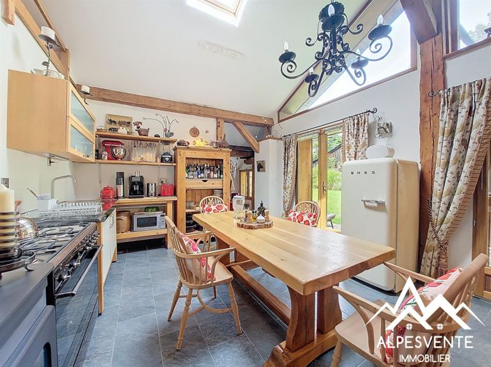 Image No.3-6 Bed House for sale