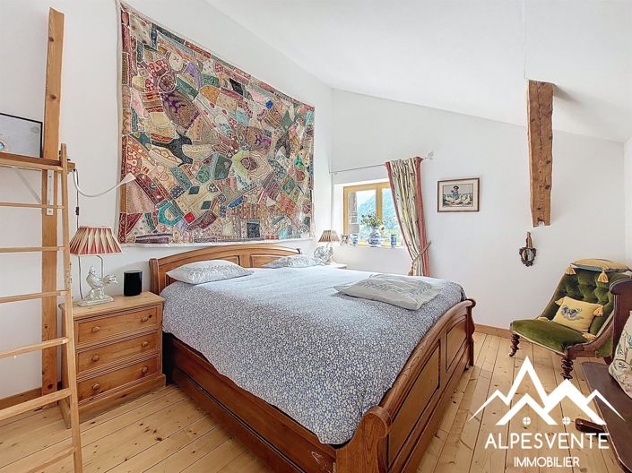 Image No.6-6 Bed House for sale