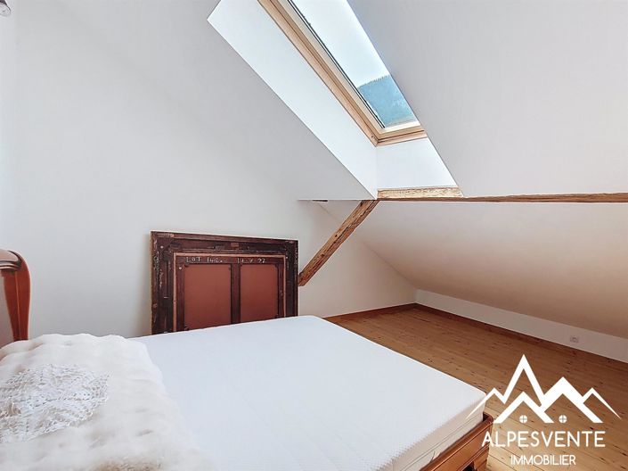 Image No.7-6 Bed House for sale