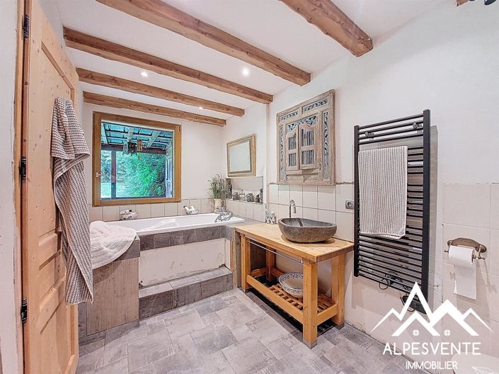 Image No.8-6 Bed House for sale