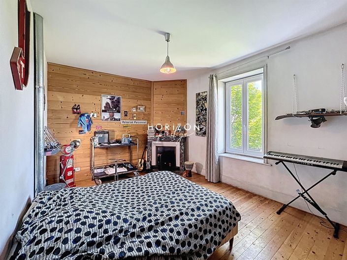 Image No.17-4 Bed House for sale