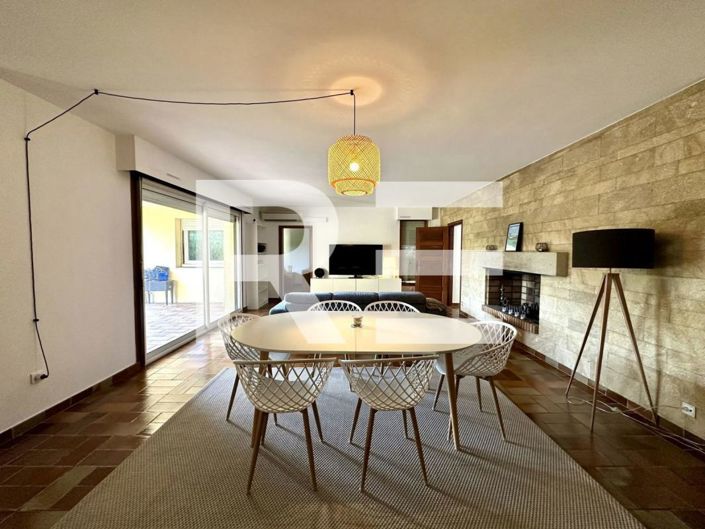 Image No.2-4 Bed House for sale