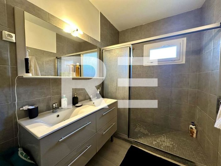 Image No.9-4 Bed House for sale