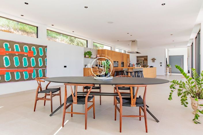 Image No.8-4 Bed House for sale