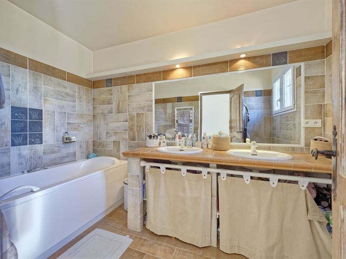 Image No.15-4 Bed House for sale