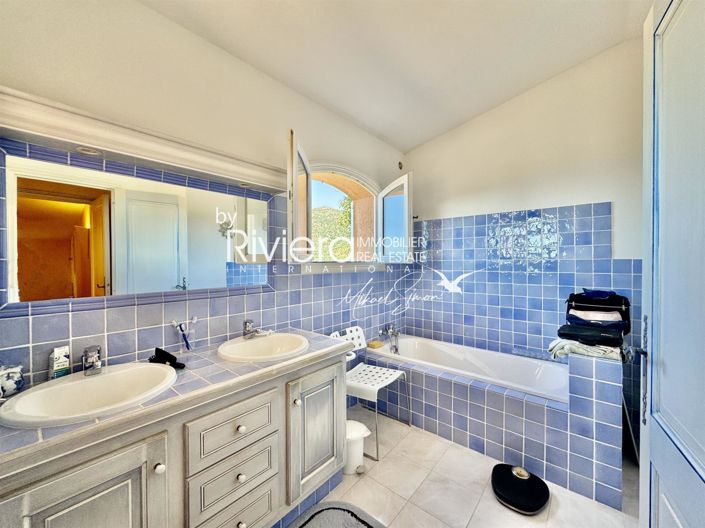 Image No.27-4 Bed House for sale