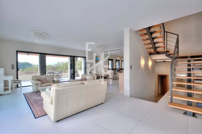 Image No.26-4 Bed House for sale