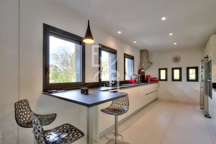 Image No.32-4 Bed House for sale