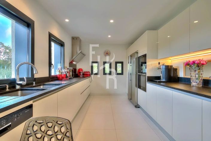 Image No.33-4 Bed House for sale