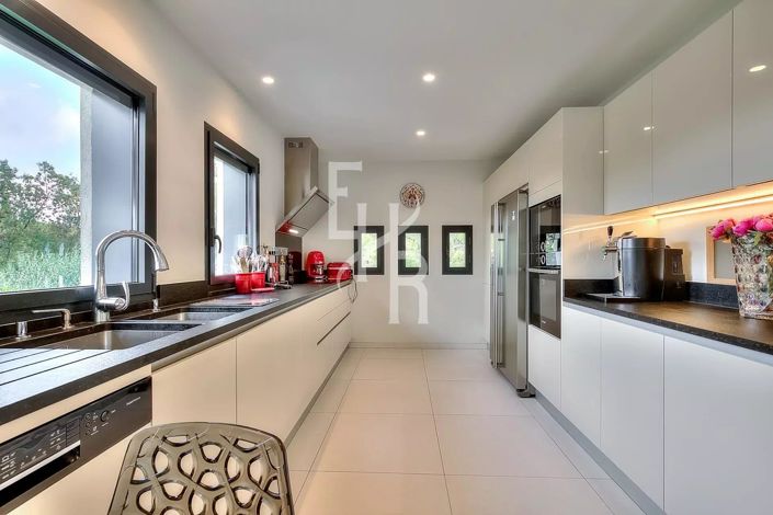 Image No.5-4 Bed House for sale