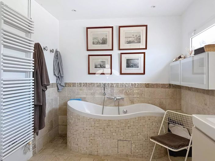 Image No.14-3 Bed House for sale