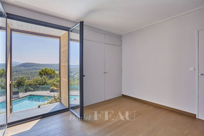 Image No.6-4 Bed House for sale