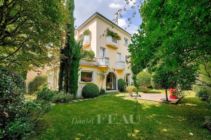 Image No.1-4 Bed House for sale