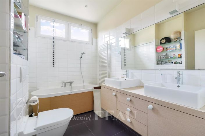 Image No.16-4 Bed House for sale