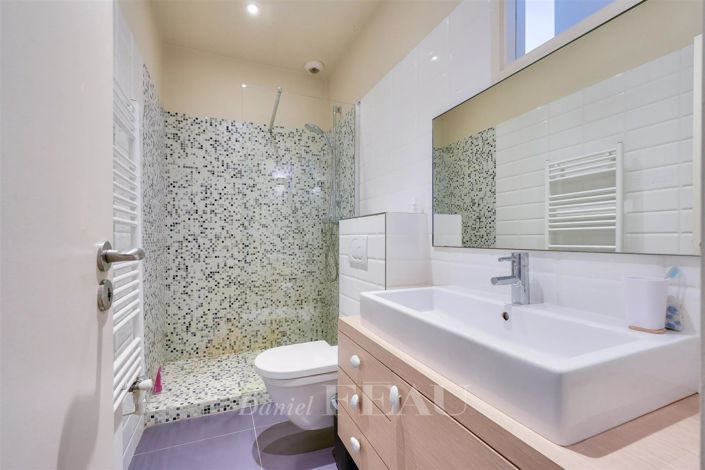 Image No.17-4 Bed House for sale