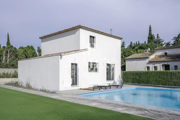 Image No.1-4 Bed House for sale