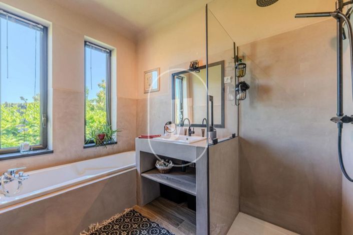 Image No.11-3 Bed House for sale