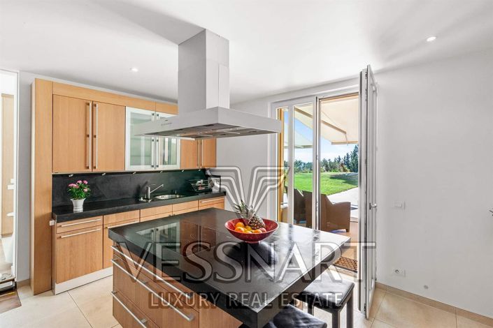 Image No.7-7 Bed House for sale