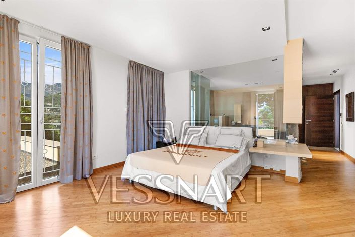 Image No.8-7 Bed House for sale