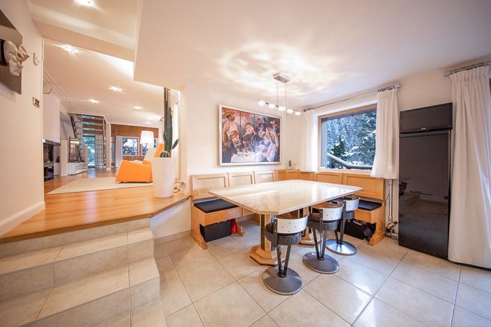 Image No.3-5 Bed House for sale