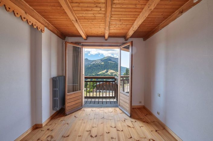 Image No.12-7 Bed House for sale