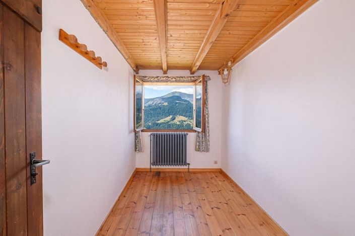 Image No.16-7 Bed House for sale