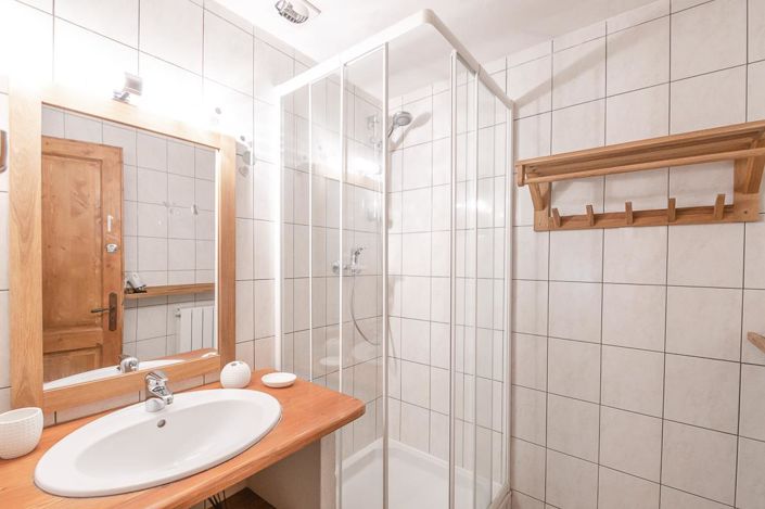 Image No.11-8 Bed House for sale