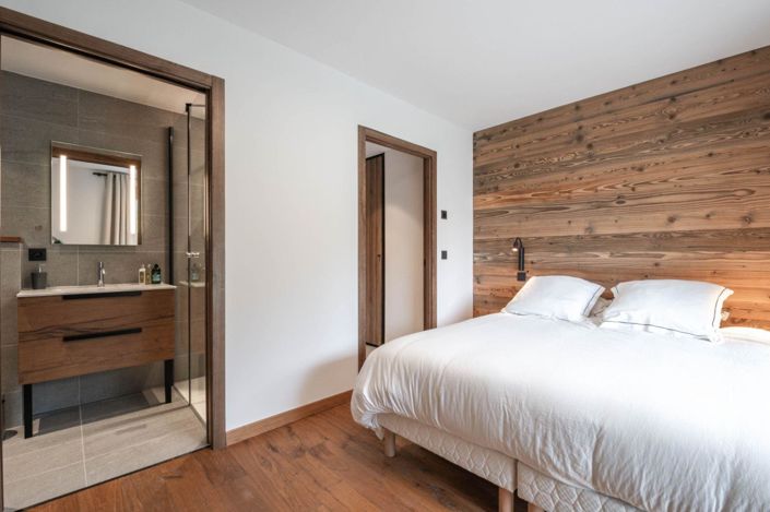 Image No.12-5 Bed Property for sale