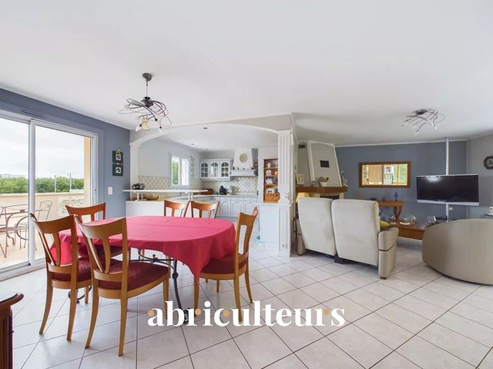 Image No.1-4 Bed House for sale