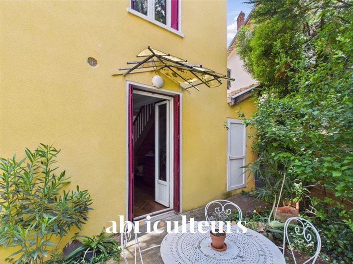 Image No.1-4 Bed House for sale