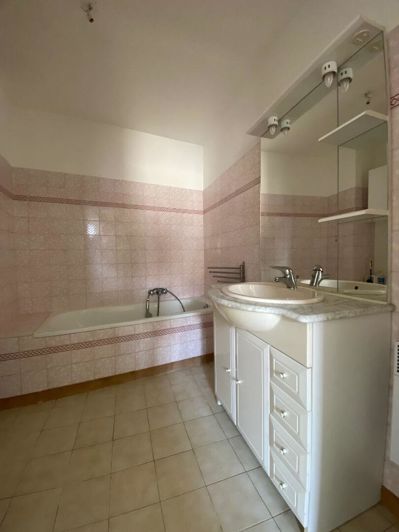 Image No.10-1 Bed Apartment for sale