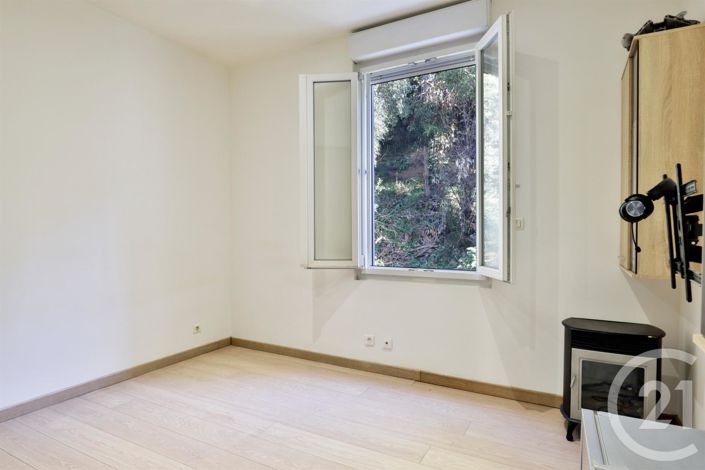 Image No.10-3 Bed Apartment for sale