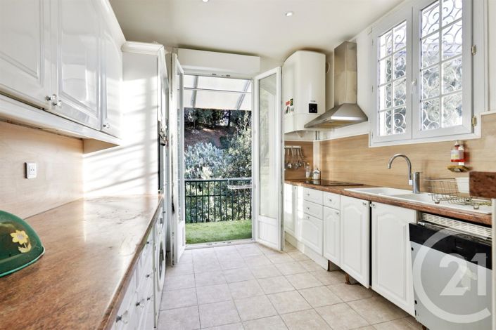 Image No.7-3 Bed Apartment for sale