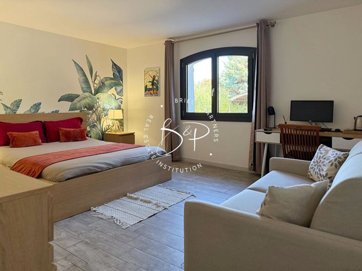 Image No.11-5 Bed House for sale