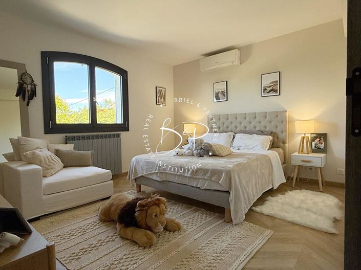 Image No.16-5 Bed House for sale