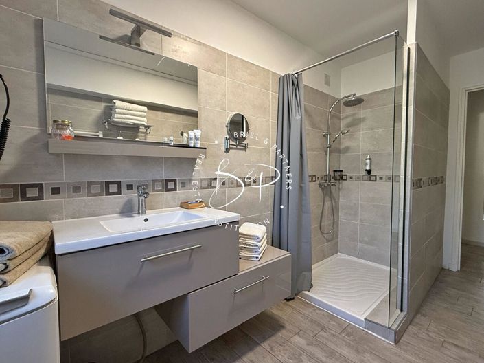 Image No.5-5 Bed House for sale