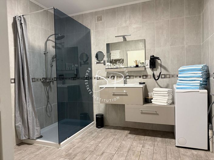 Image No.9-5 Bed House for sale