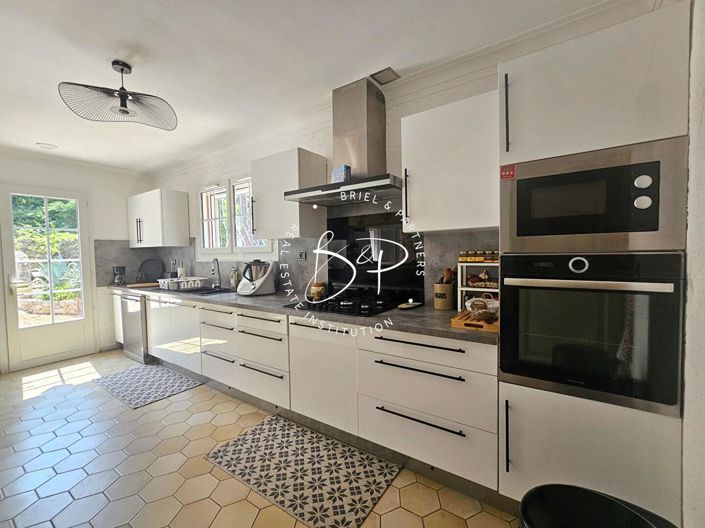 Image No.10-2 Bed House for sale