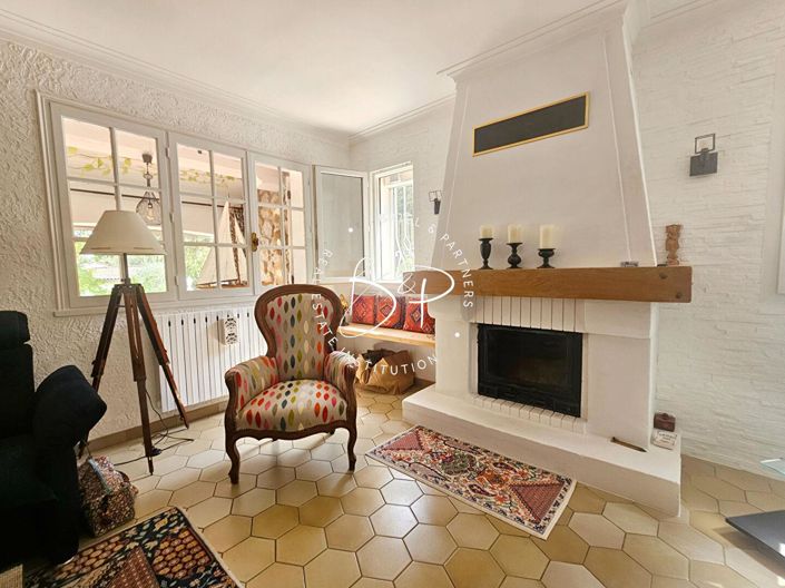 Image No.8-2 Bed House for sale