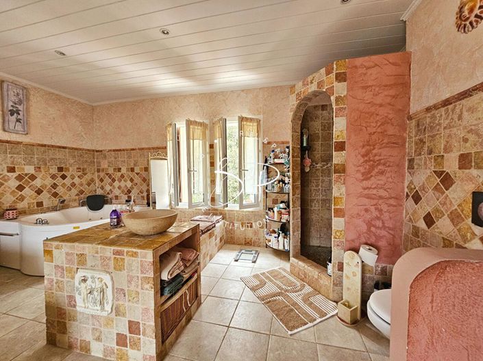 Image No.11-7 Bed House for sale