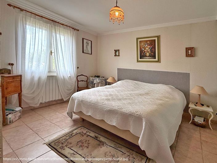 Image No.11-3 Bed House for sale