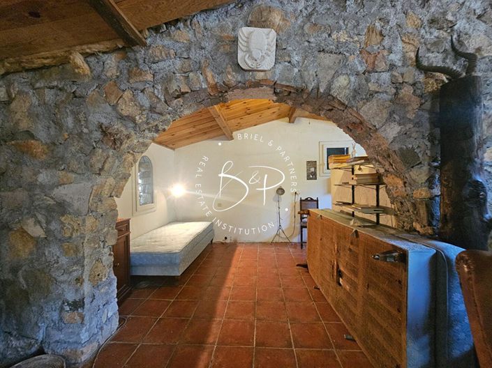 Image No.9-2 Bed House for sale