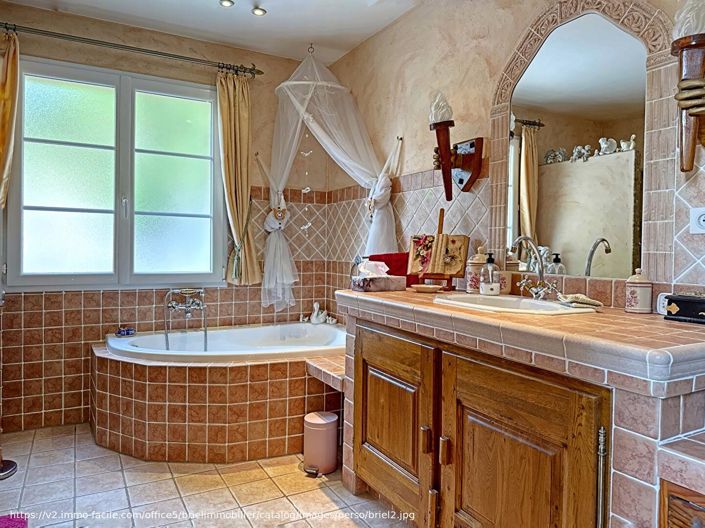 Image No.17-3 Bed House for sale