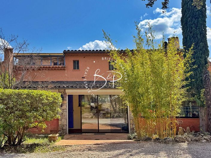 Image No.9-7 Bed House for sale