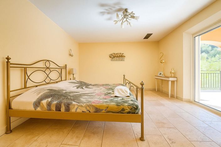 Image No.8-4 Bed House for sale