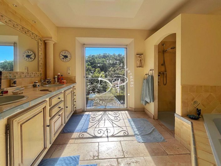 Image No.9-4 Bed House for sale