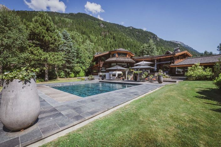 Image No.12-5 Bed Property for sale