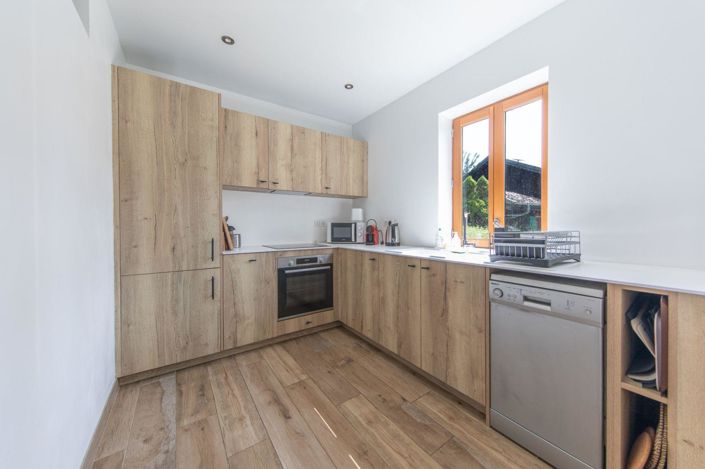 Image No.5-9 Bed House for sale