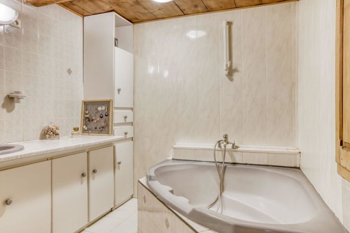 Image No.11-6 Bed House for sale