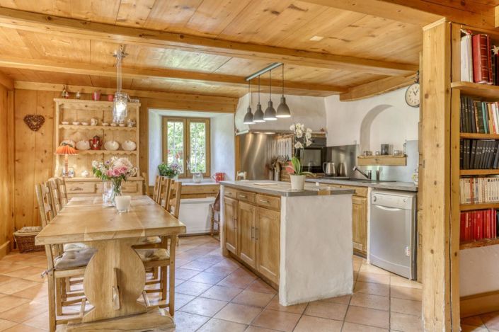 Image No.2-6 Bed House for sale